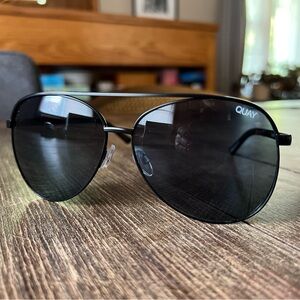 Quay Aviator Vivienne 126 Sunnies